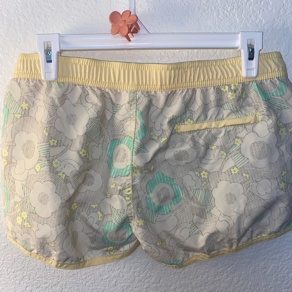 LOST Pastel Floral Swim Shorts Woman Size 5 - Picture 4 of 4